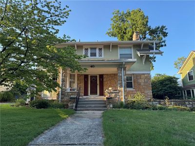 40 E 52nd St