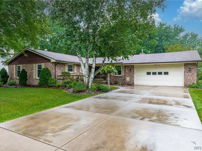 Property at 426 Hawthorne Pl, Youngstown, NY