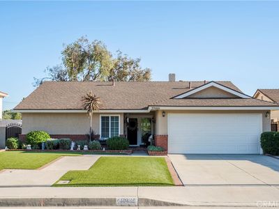 19466 Avenida Del Campo