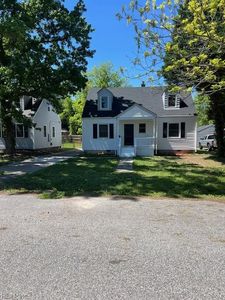 32 W Southampton Ave
