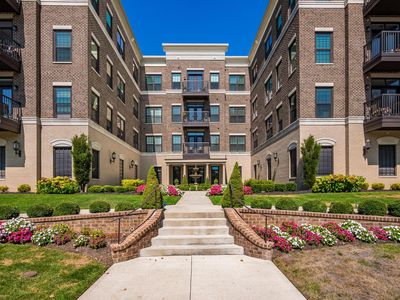 1670 E Broad St #206