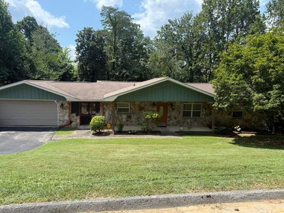 606 Oak Crest Ln