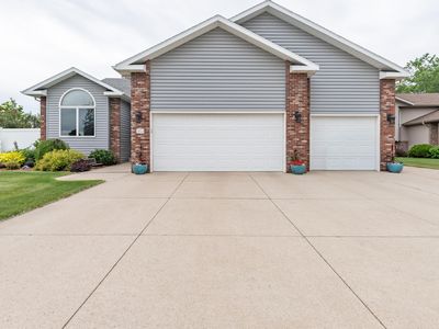 3803 Woodbend Dr SE