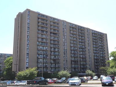 6100 Westchester Park Dr APT 516