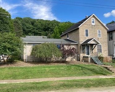 49 Manning St