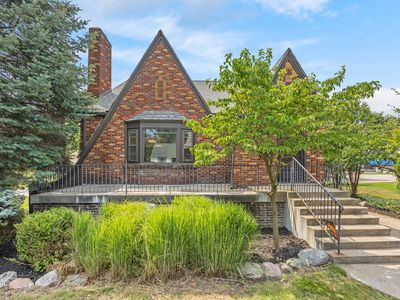 349 Baynton Ave NE