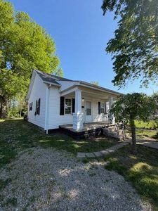 141 E North St
