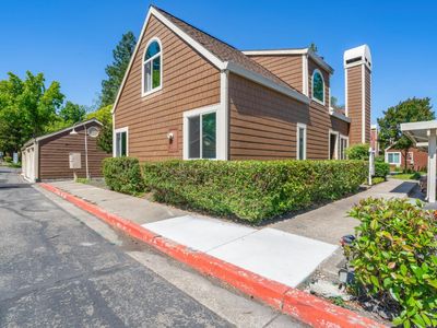 2706 Lakeview Drive