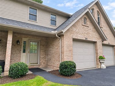 121 Windy Dr