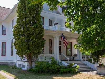212 3rd Ave E
