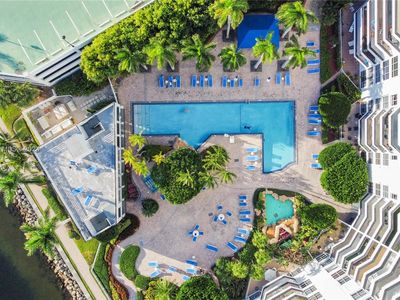 3600 Mystic Pointe Dr APT 1408