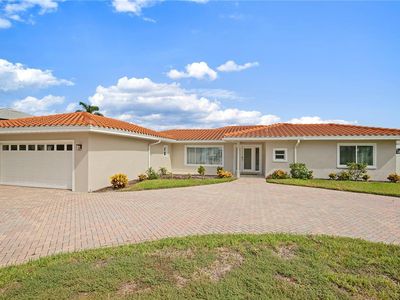 136 BAYSIDE DRIVE
