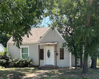 600 E Robert St
