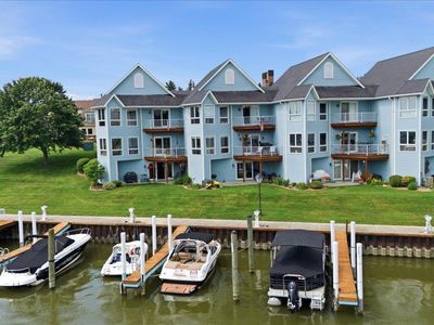 827 N Pointe Dr