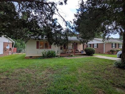 121 Lincoln Dr