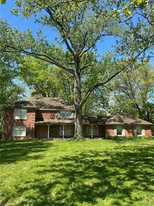 2055 N Ballas Rd #0