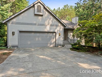 11940 Lakeshore Dr