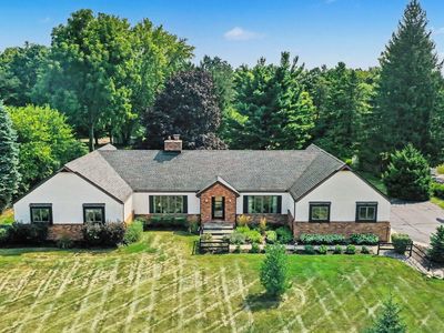 8569 Roundhill Ct