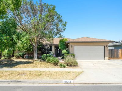 2564 E Los Altos Ave