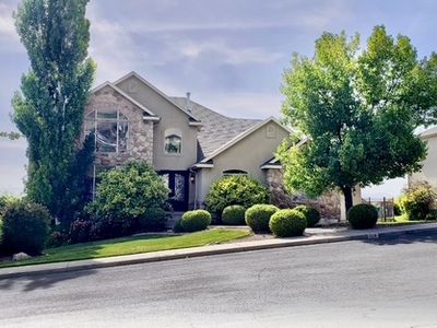 9061 N Canyon Heights Dr