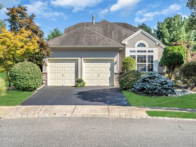 16 Henley Circle