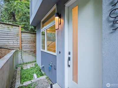 1505 Lakeview Boulevard E