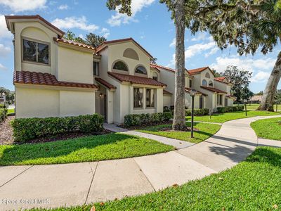 1051 Country Club Dr #521