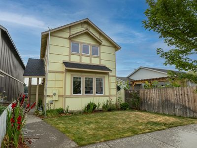 374 NW 25th St