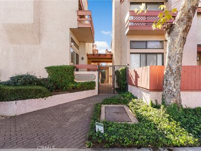 21054 Parthenia St UNIT 11