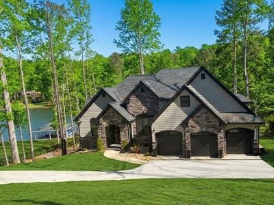2021 Lakeview Pkwy