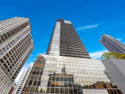 10 E Ontario St APT 3802