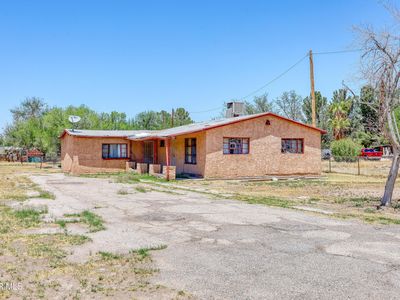 521 Center Way