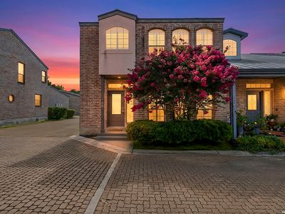 158 Oakwell Farms