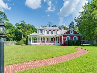 310 Greenleaf Ter