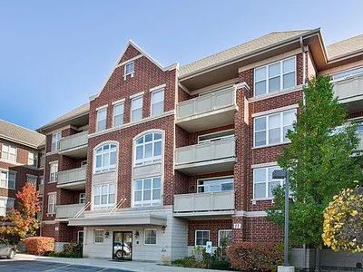 77 N Quentin Rd Unit 202
