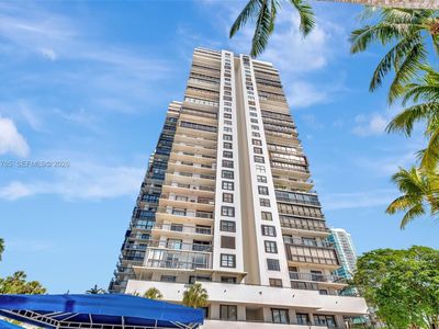 2333 Brickell Ave APT 305