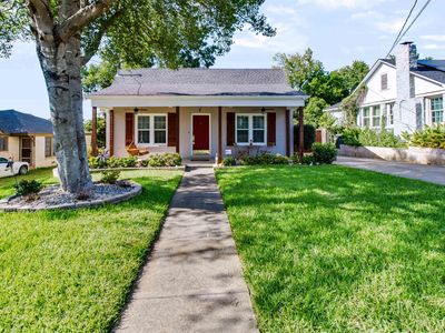 300 E Lake St
