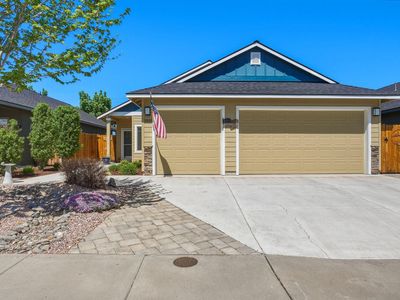 2933 NW Hemlock Ln