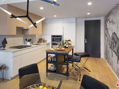 877 S Francisco St #1608