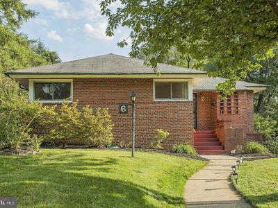 6 Woodmoor Dr