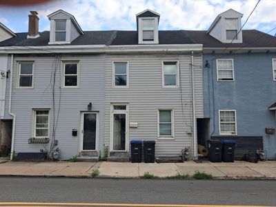627 E Hector St