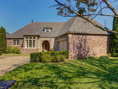 949 E Westchester Drive