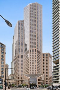 950 N Michigan Ave APT 3802