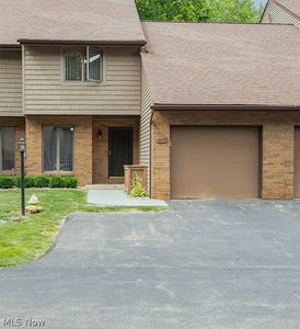 Property at 4461 Willow Creek Dr SE, Warren, OH