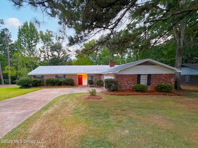 Property at 800 Dogwood St, Clinton, MS