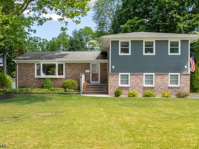 6 Woodbine Cir