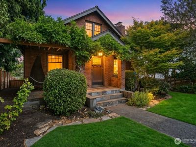 3228 35th Avenue W