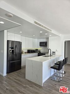 2170 Century Park E APT 607
