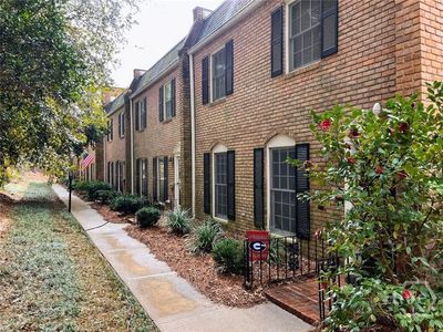 42 N Stratford Drive