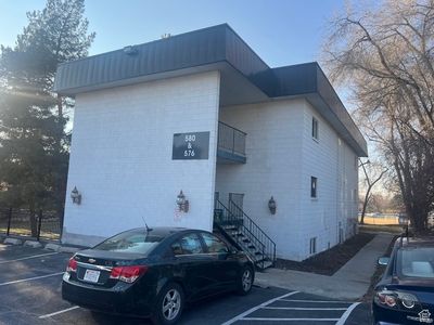 576 E Vine St APT 2B